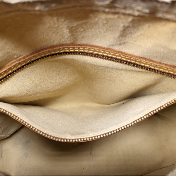 Authentic Louis Vuitton Looping GM - Picture 11 of 16